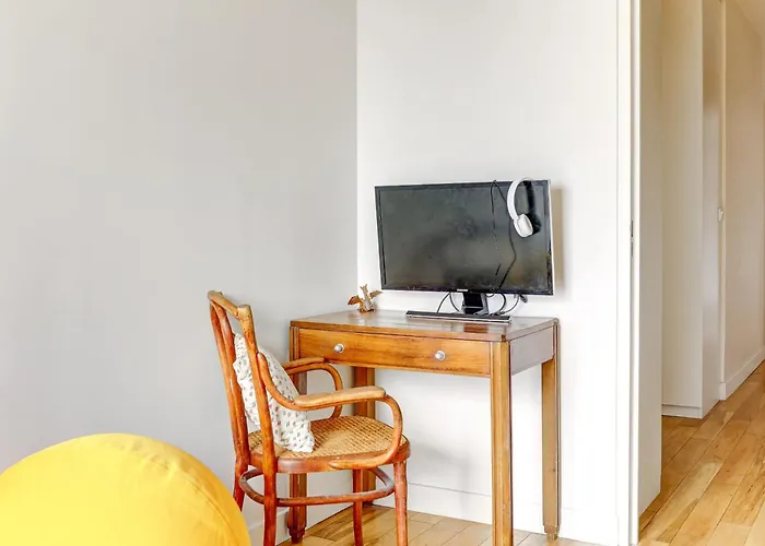 Prestige Face A La Tour Eiffel 3 Parigi